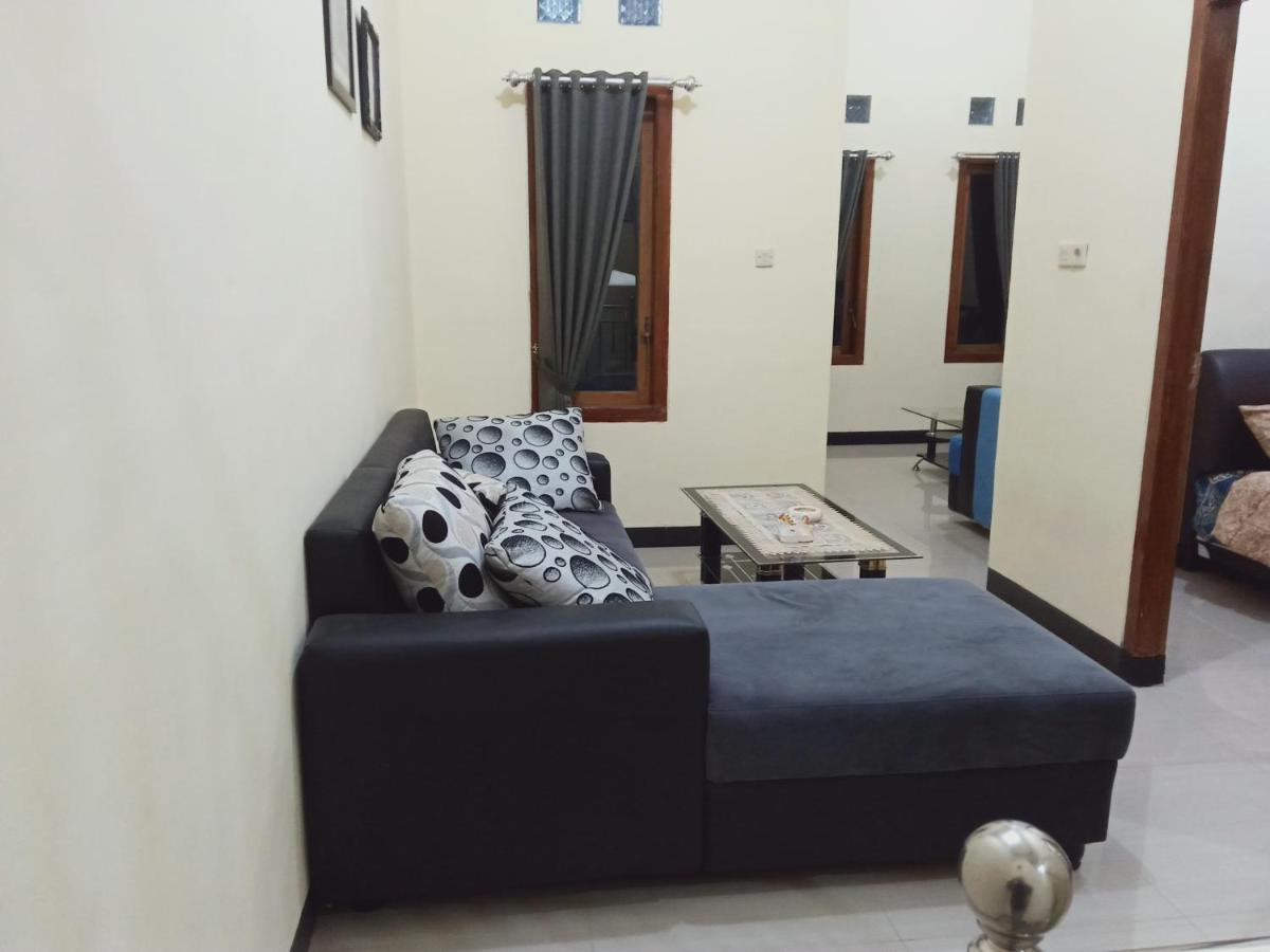 Widodaren Homestay Проболинго Экстерьер фото